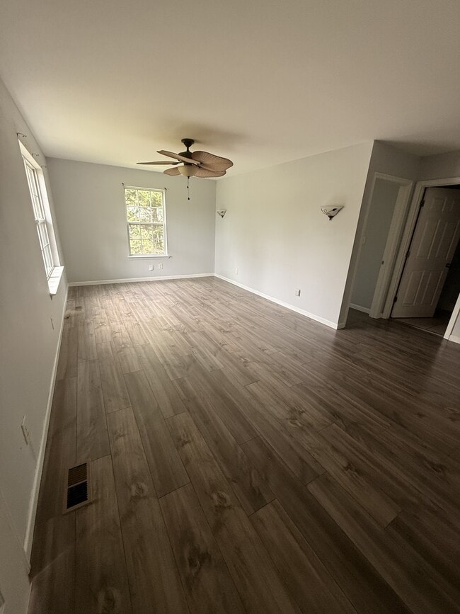 Photo - 1405 Lee St SE