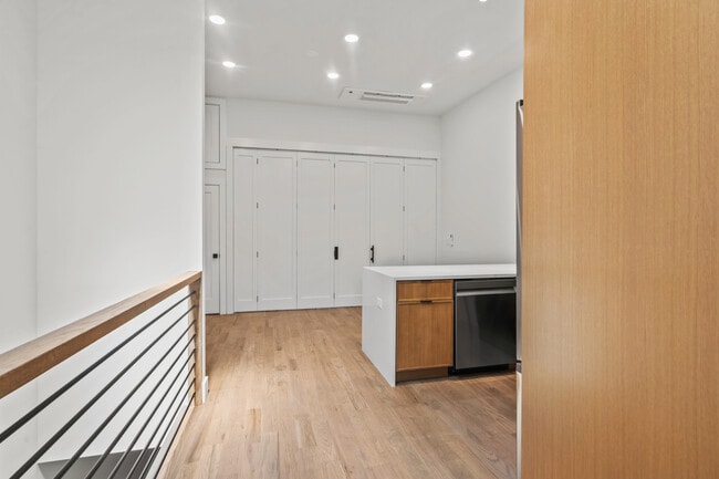 Photo - 41 47th St Unit 2