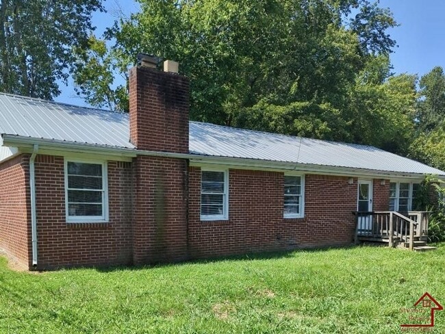 Building Photo - 555 E 20th St