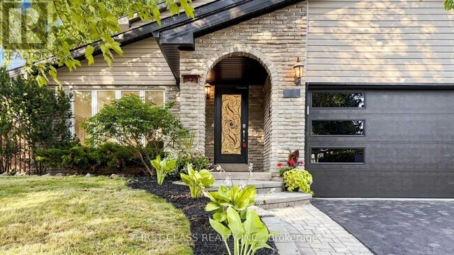 Photo - 2337 Devon Rd