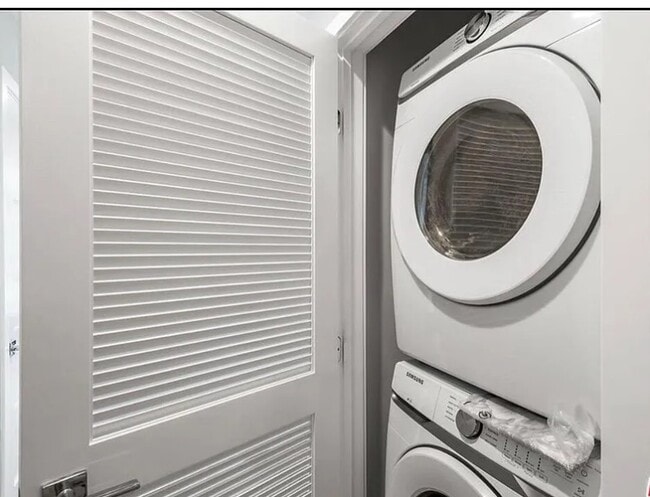 Building Photo - Century Place