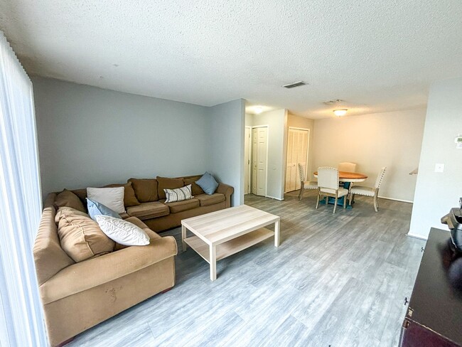 Photo - Windsor Park #317 - Pet Friendly!