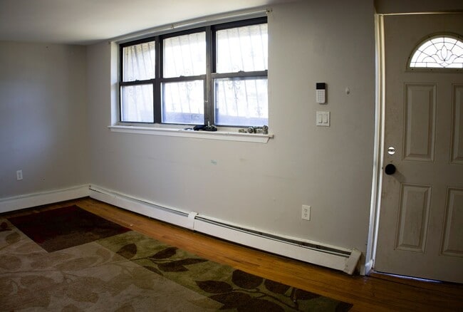 Photo - 4015 Baychester Ave Unidad 1ST FLOOR