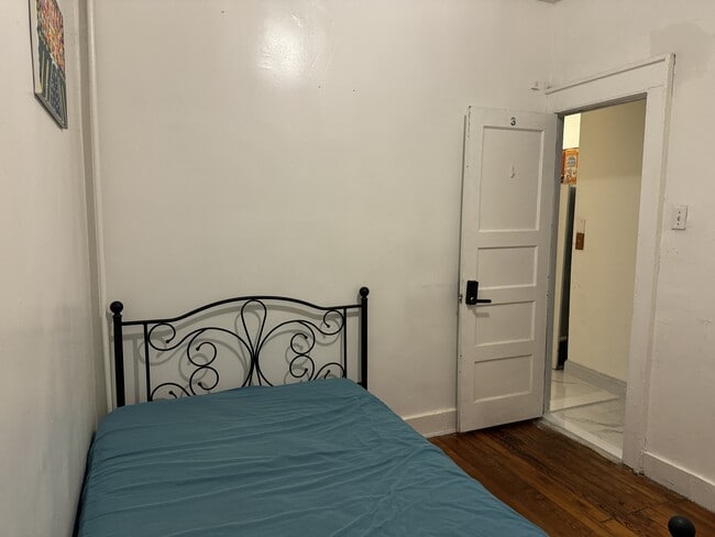 Photo - 535 E 29th St