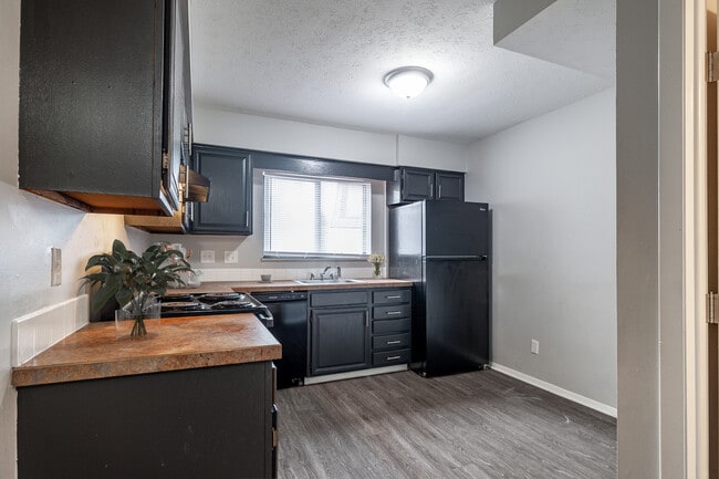 Dominion Townhomes & Apartments