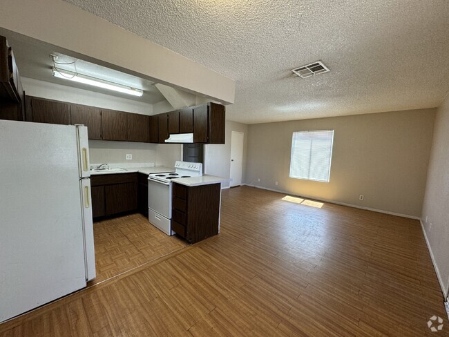 Building Photo - MOVE IN READY 2 Bed, 1 Bath Downstairs Con... Unit #A Rental