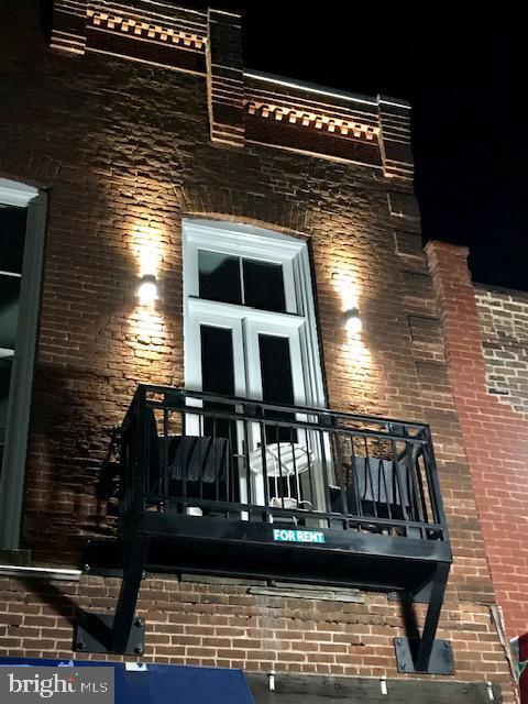 Building Photo - 171 E Davis St Unit 200