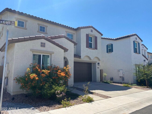 Photo - 823 W Gail Dr