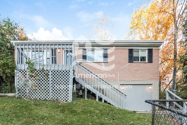 Building Photo - 3075 Percy Ave