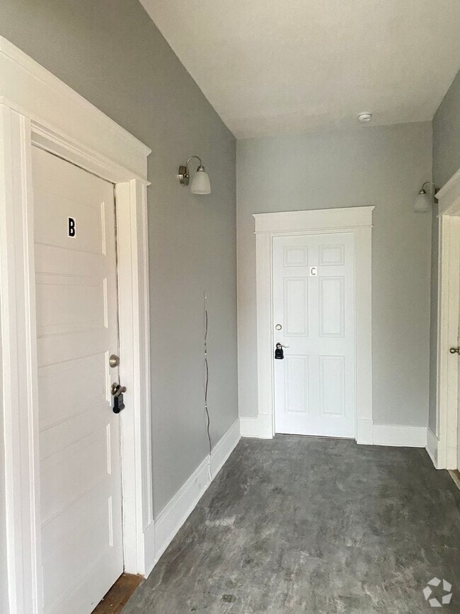 Building Photo - 445 Greenwood Ave Unit B Rental