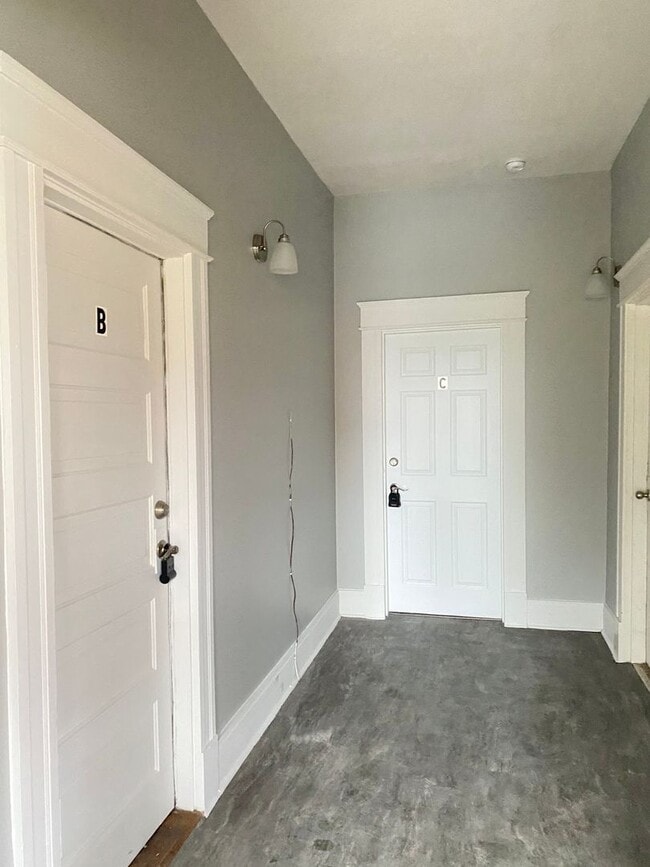 Building Photo - 445 Greenwood Ave Unit B Rental