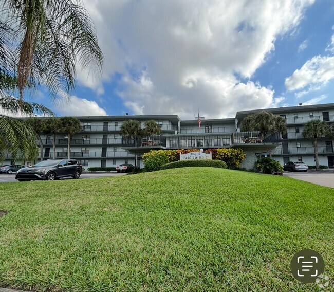 Building Photo - 9440 SW 8th St Unit #306 Rental