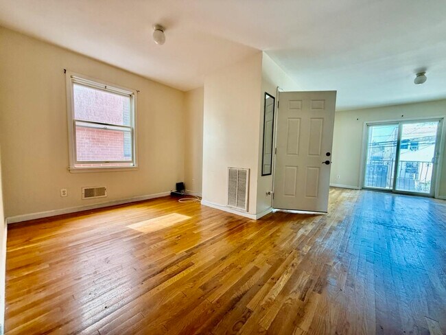 Photo - 369 Danforth Ave Unit 1