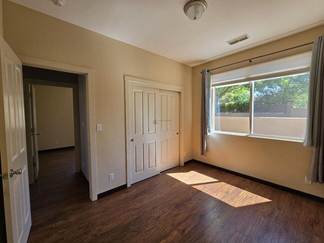 Photo - 9 Autumn Light Pl