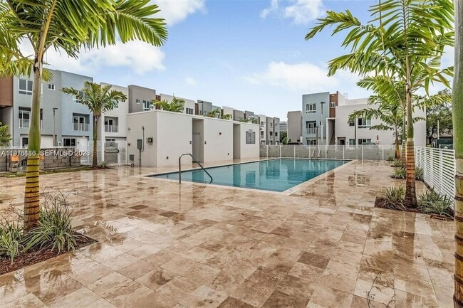 Building Photo - 2561 NE 193rd St Unit 1107