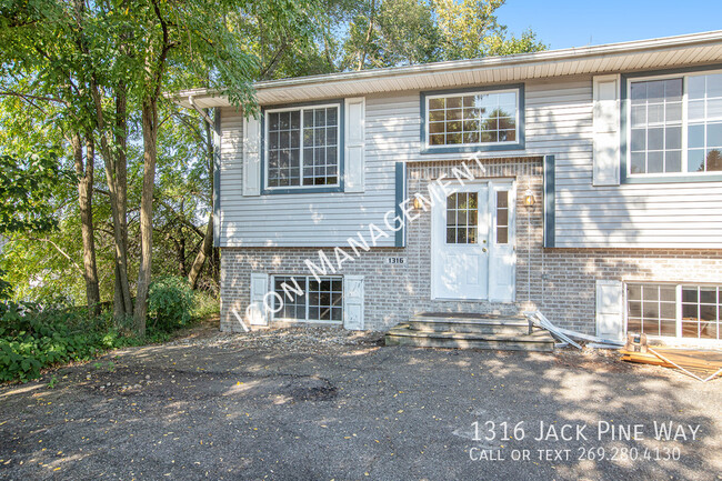 Photo - 1316 Jack Pine Way Townhome