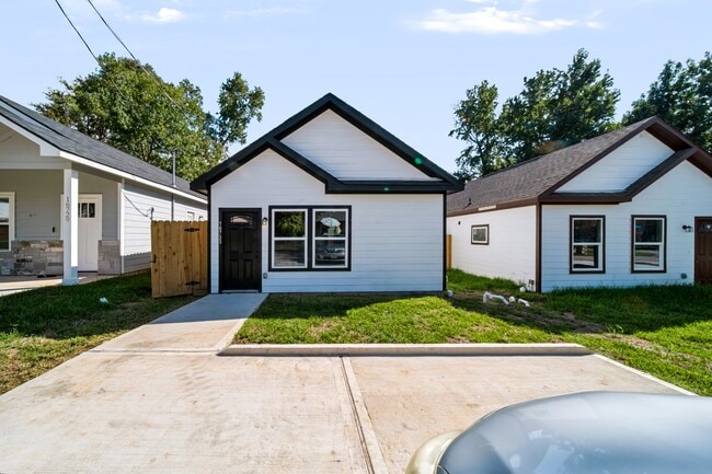 16733 E Hammon