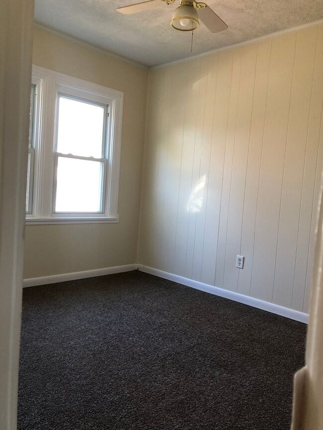 Photo - 2 bed Home for Rent with bonus room ....drive by and take a look