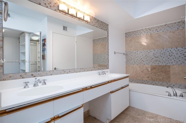 Photo - 3400 NE 192nd St Unit #1611