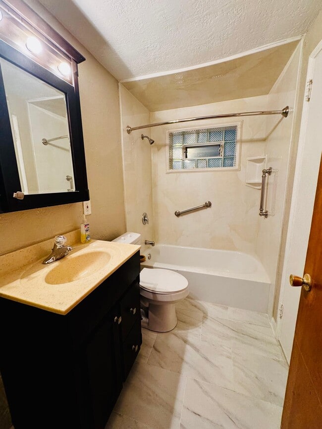 Building Photo - 132 Key Dr