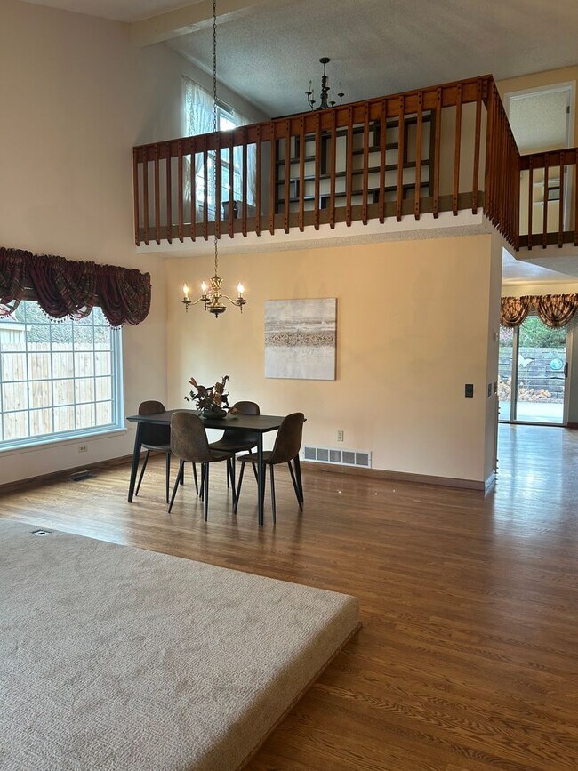 Photo - 5 BR/3 1/2 BA in the Desirable Meadowglen Community!!