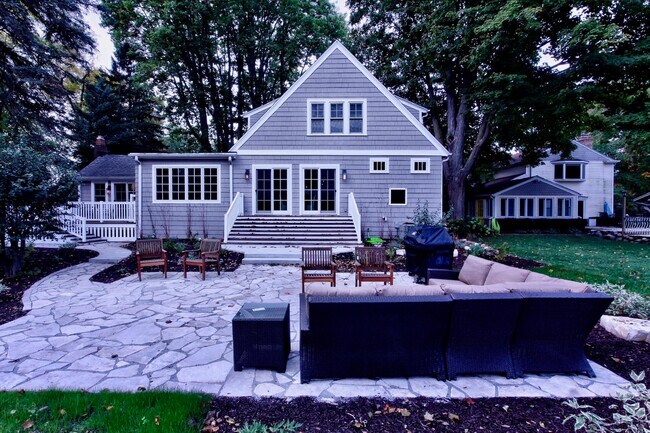 Photo - 1100 W Riverview Dr