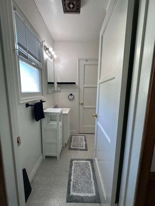 Photo - 1130 E Marshall Pl