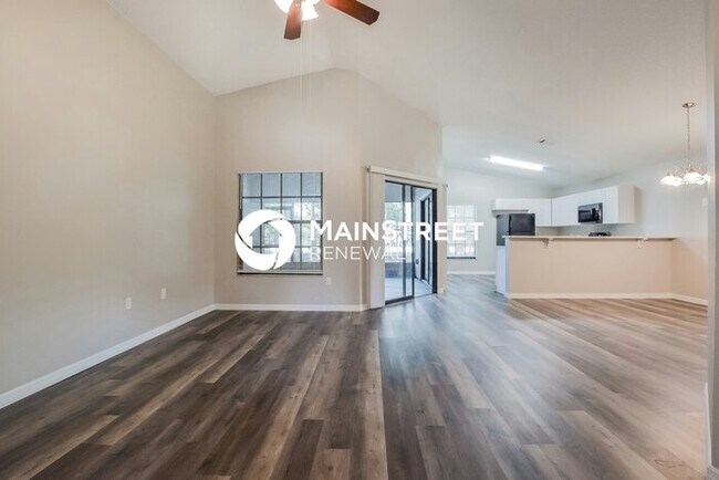 Photo - 3 Bedroom Pet-Friendly Home in KISSIMMEE, FL with Main Street Renewal