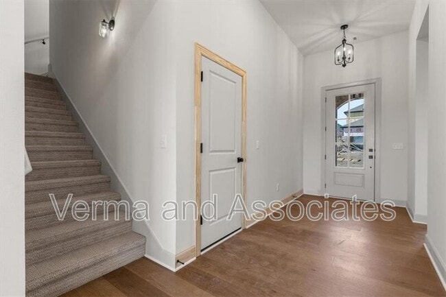 Photo - 1050 Whistler St