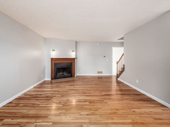 Photo - 2013 Queensgate Ln