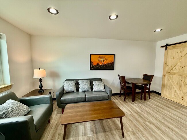 Photo - 46860 Isaak Rd Unit B