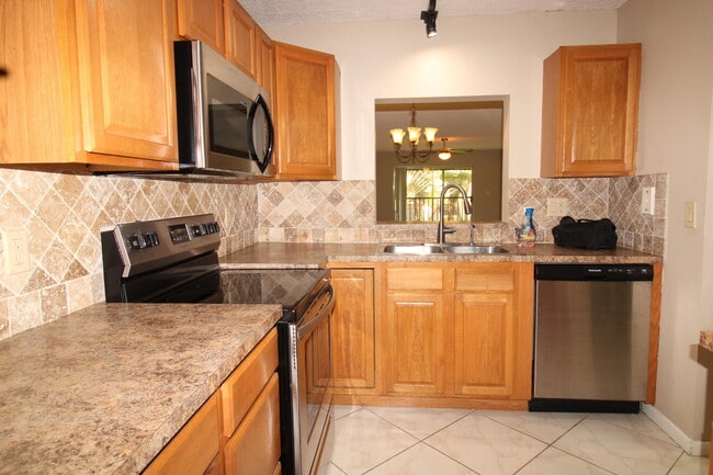 Building Photo - 2955 SW 22nd Ave Unit 2080