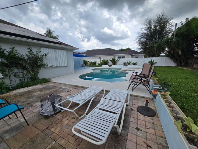 Photo - 862 SW Carmelite St