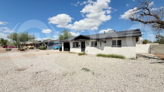 Building Photo - 726 E Vista Del Cerro Dr Rental
