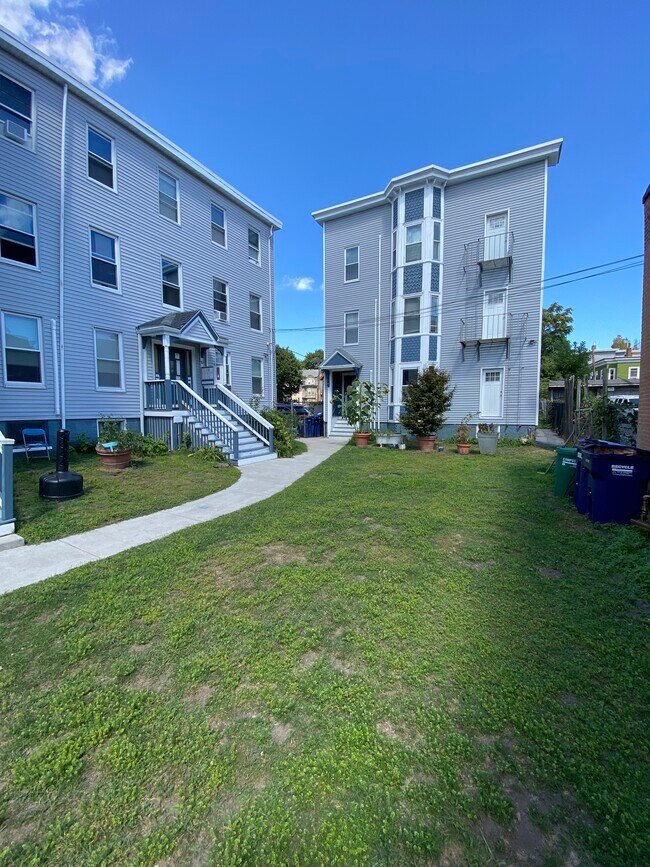 Photo - 59 Bishop Allen Dr Unidad 3