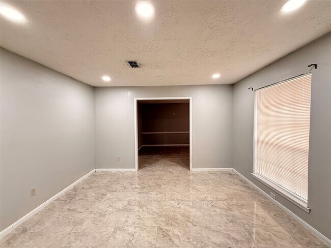 Photo - 9002 Sabastian Dr