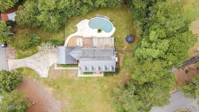 Photo - 809 Houndslake Dr