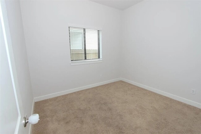 Building Photo - 1443 Park Path Dr