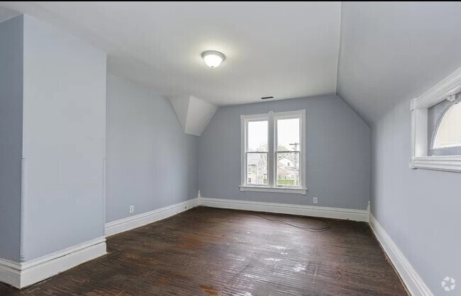 Building Photo - 105 Hill Ave Unit 2 Rental