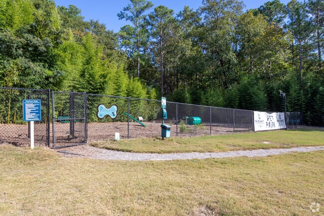 ¡Parque para perros - The Summit on 401