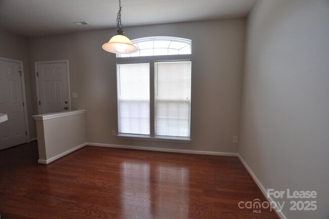 Photo - 4923 Sunburst Ln