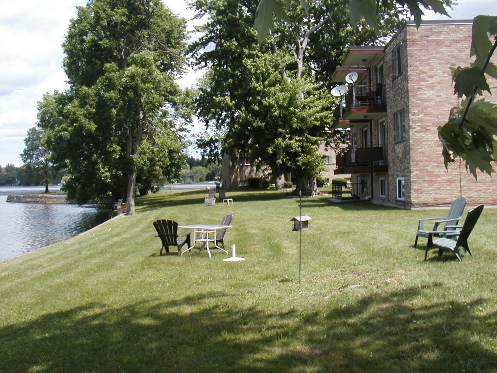 Ellicott Shores Apartaments - 75 Marine Park