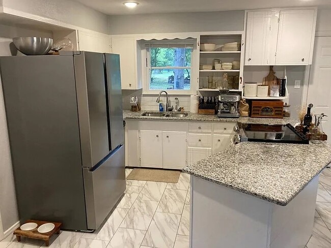 Photo - 211 Davidson Dr