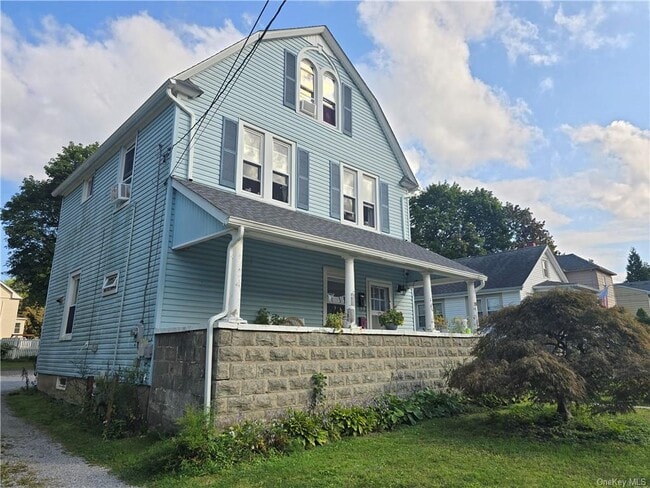 13 Firth St  