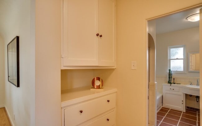 Building Photo - 329 E Adams Ave