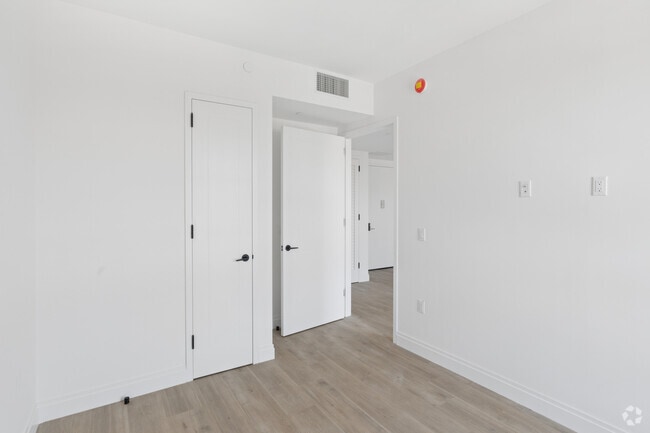 1BR, 1BA - 648SF - Bedroom