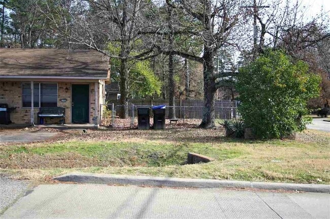 Photo - Longview - 1500-1502 Arland Dr.
