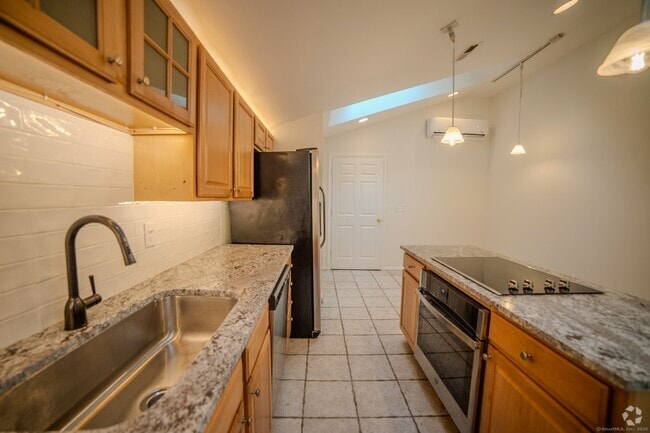 Building Photo - 107 W Main St Rental