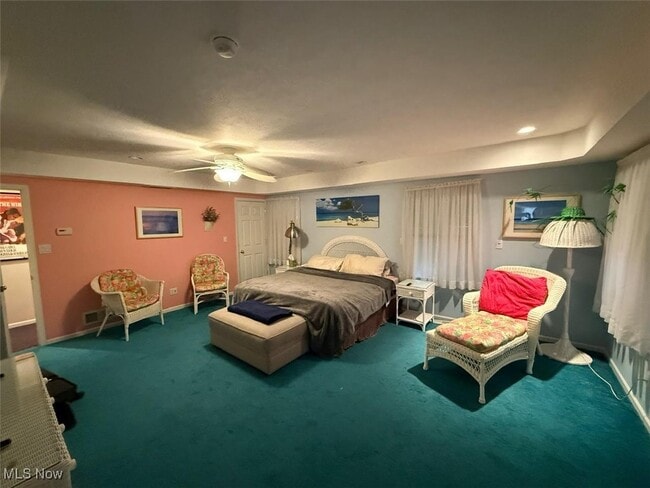 Building Photo - 8298 Valley Dr