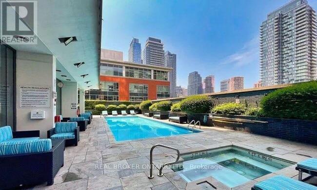 Photo - 33 Charles St E Unité 2810